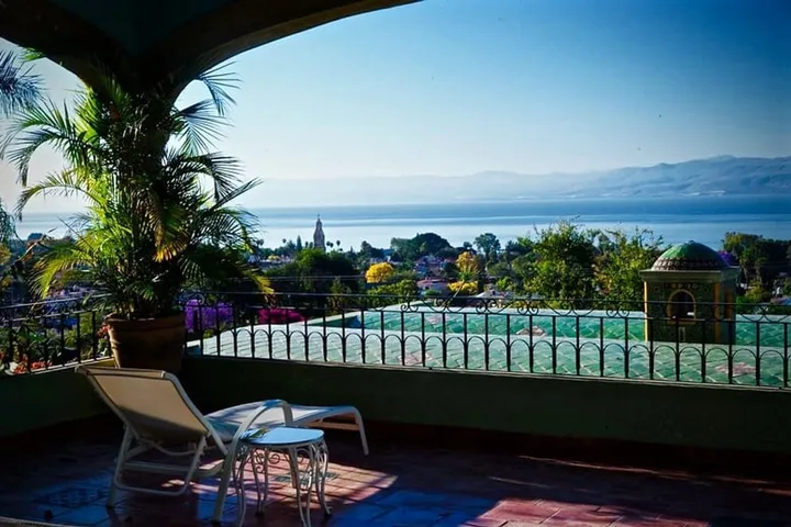 Ajijic in October: Weather, Lake & Art Tips