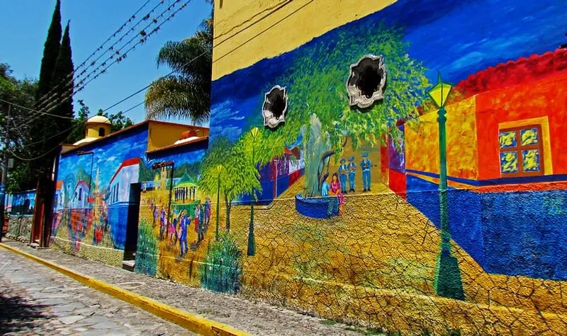 Ajijic murals in February with dry Lake Chapala weather, cool evenings, and comfortable walking conditions