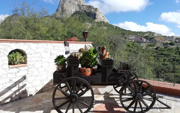 Bernal in April: Weather, Easter & Wine Tips