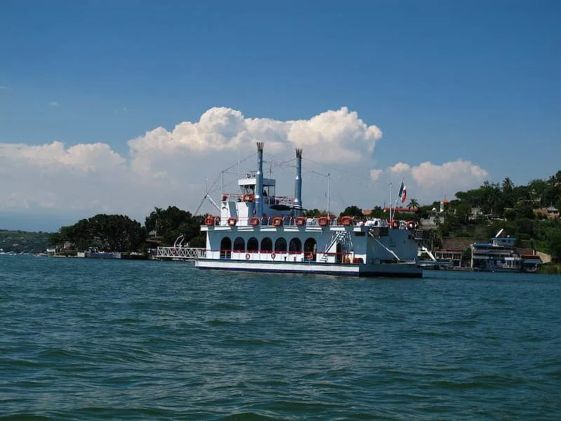 Tequesquitengo lake with waterfront homes and hills