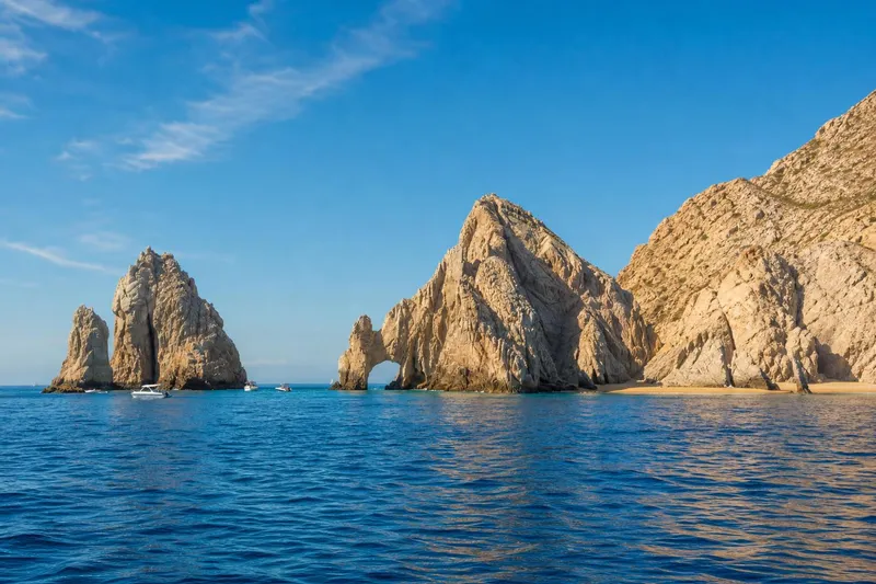 El Arco coastline in Cabo San Lucas during clear December weather
