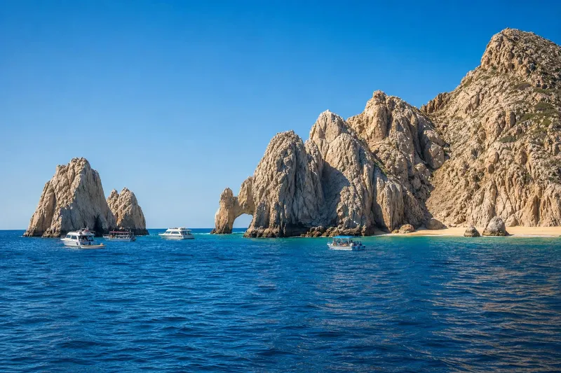 El Arco and tour boats off the Cabo San Lucas coast in January