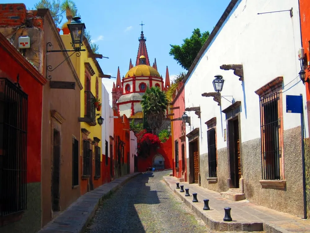 San Miguel de Allende colonial street with warm-toned buildings