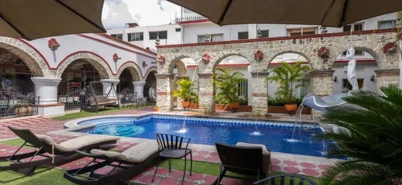 Papantla hotel planning in April with central lodging, air conditioning, El Tajín access, and Easter-week timing