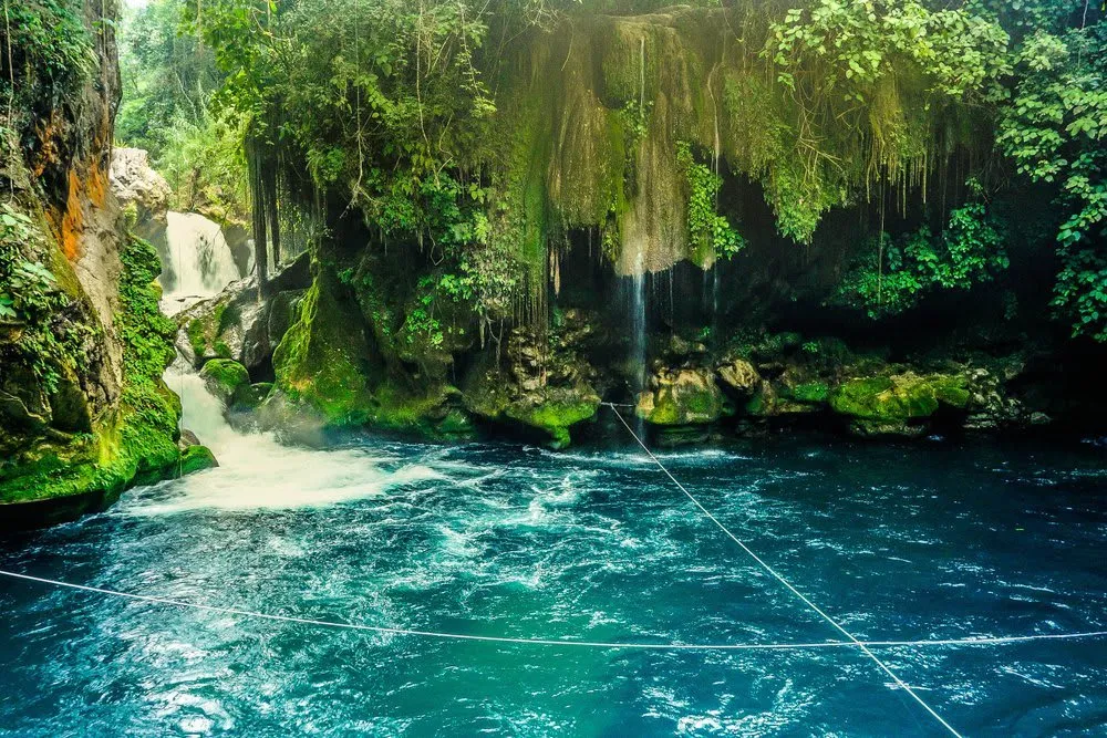 Puente de Dios turquoise pool and rock walls near Tamasopo