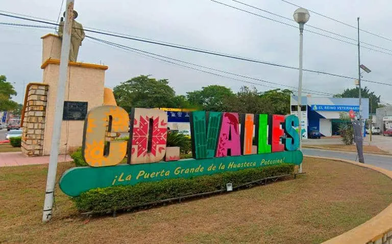 Ciudad Valles street and hillside scenery in the Huasteca Potosina