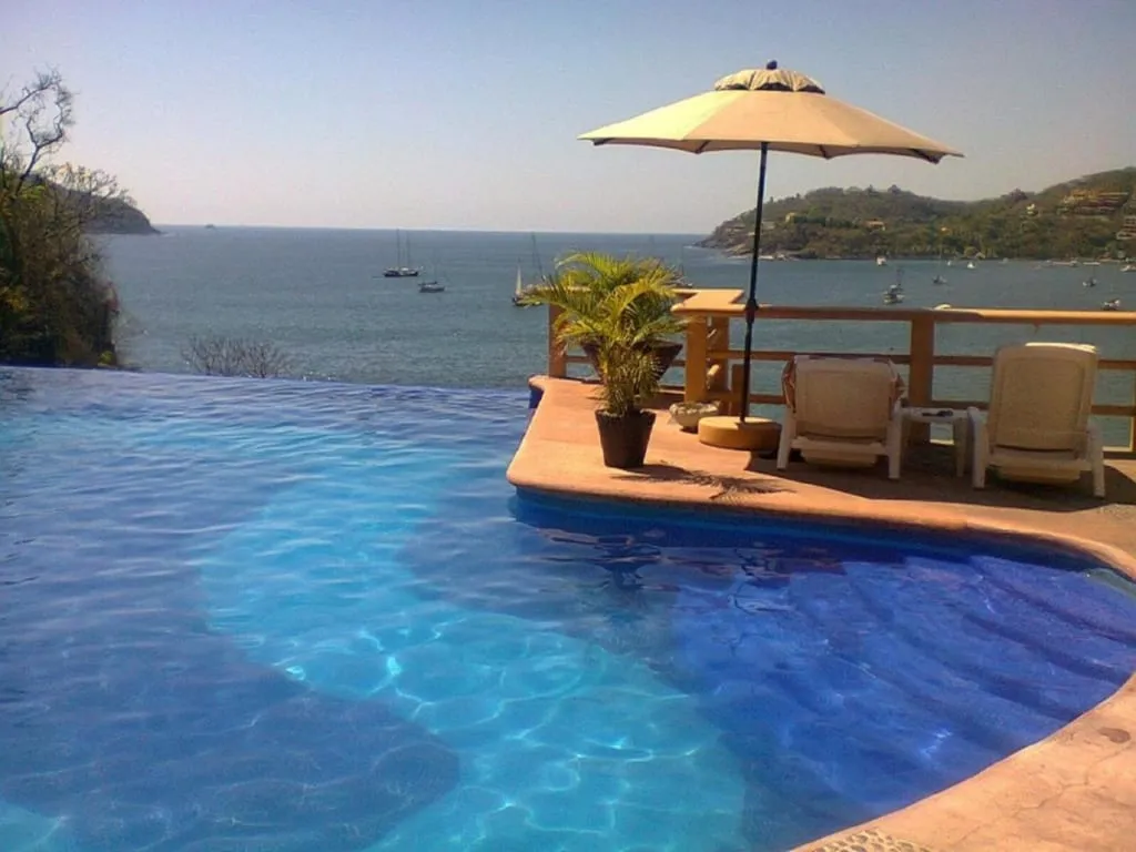 Hotel Irma cliffside pool above Zihuatanejo Bay