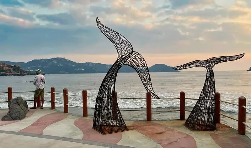 Playa Madera in Zihuatanejo in December with dry weather and an easy walkable bay setting