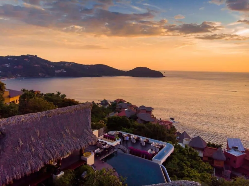 Tentaciones Hotel pool above Playa La Ropa