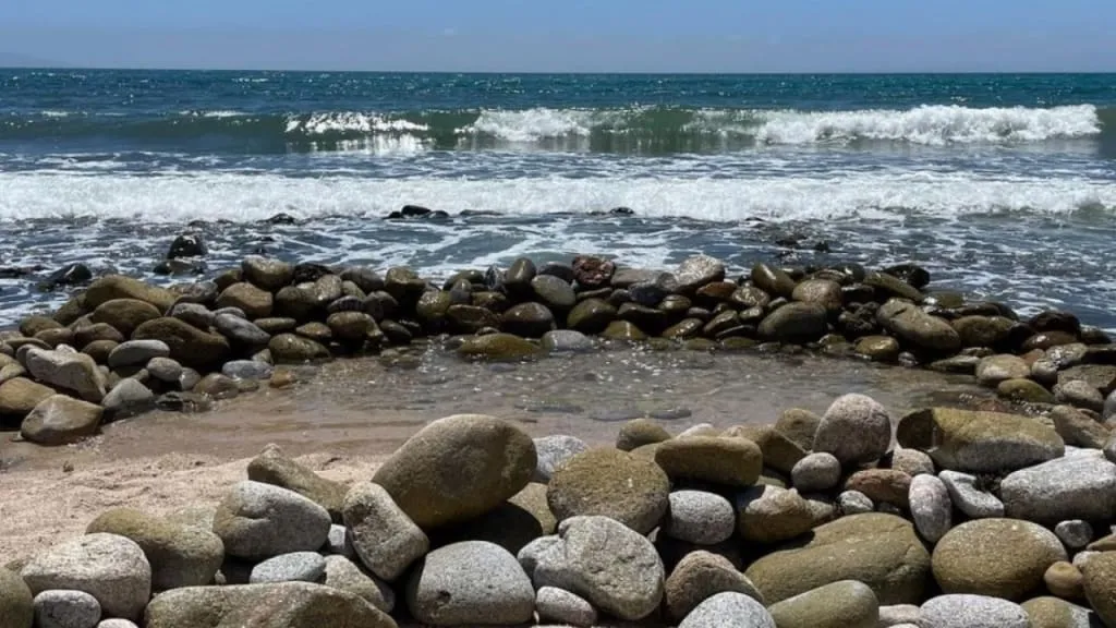Rocky Agua Caliente Beach pools beside the Sea of Cortez near La Ventana