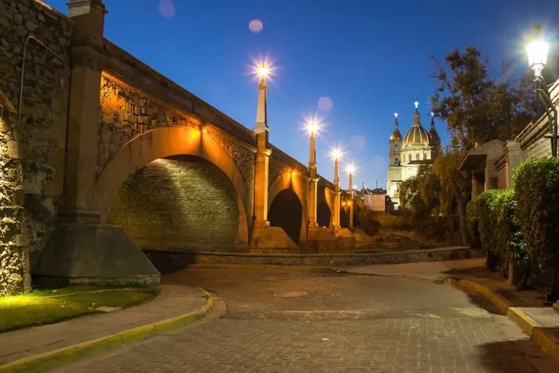 Historic church in Lagos de Moreno in May with warm-weather sightseeing and Pueblo Magico travel tips