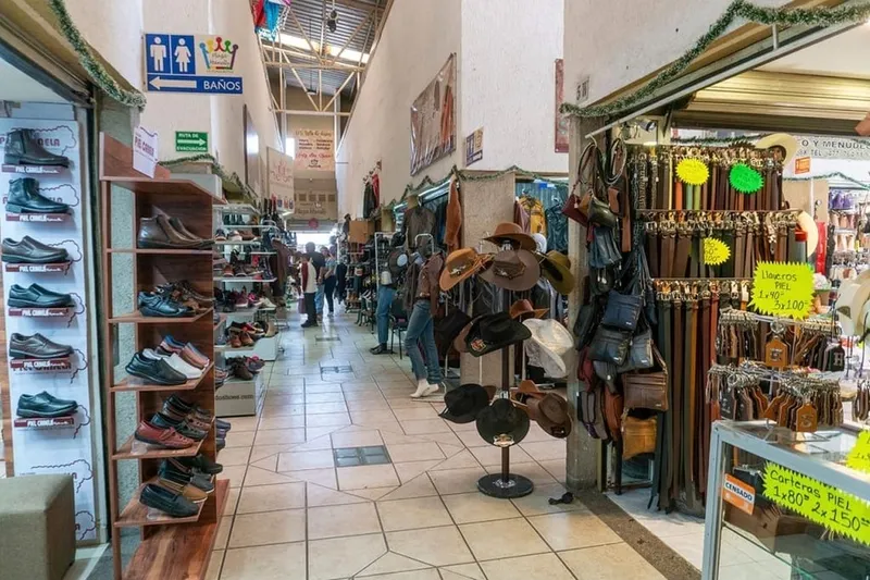 Leather shoes in Leon in March with Zona Piel shopping and practical city travel tips