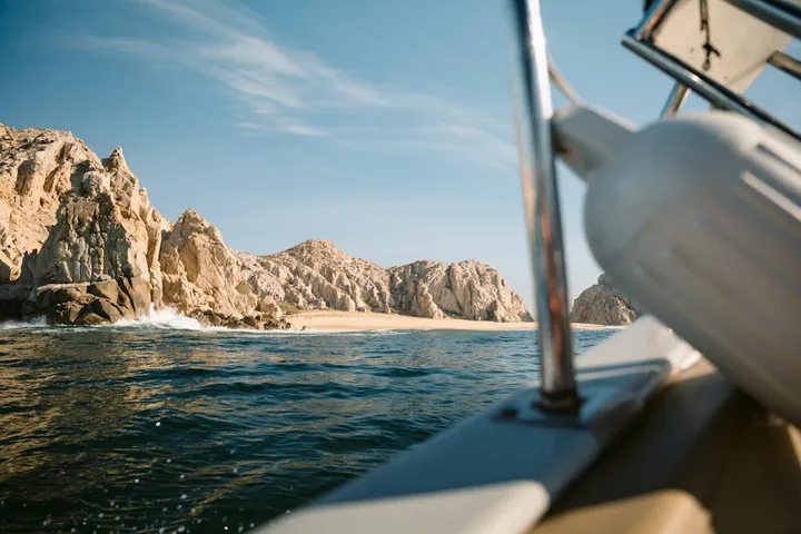 Los Cabos Nightlife 2026: Best Bars, Clubs & the No Dry Law Advantage