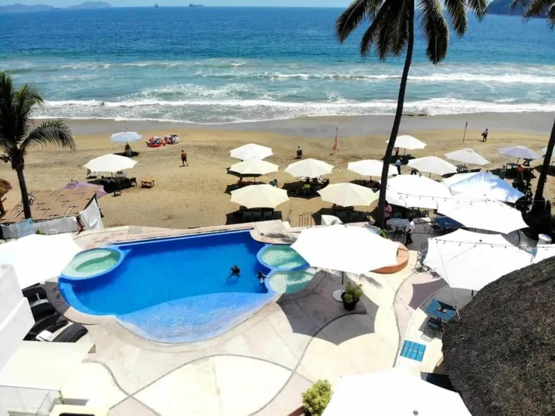 Beachfront Manzanillo hotel with pool area facing the Pacific coast in March