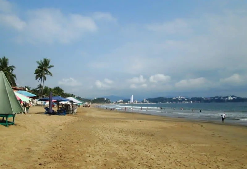 Miramar Beach shoreline in Manzanillo with Pacific waves and dry March weather