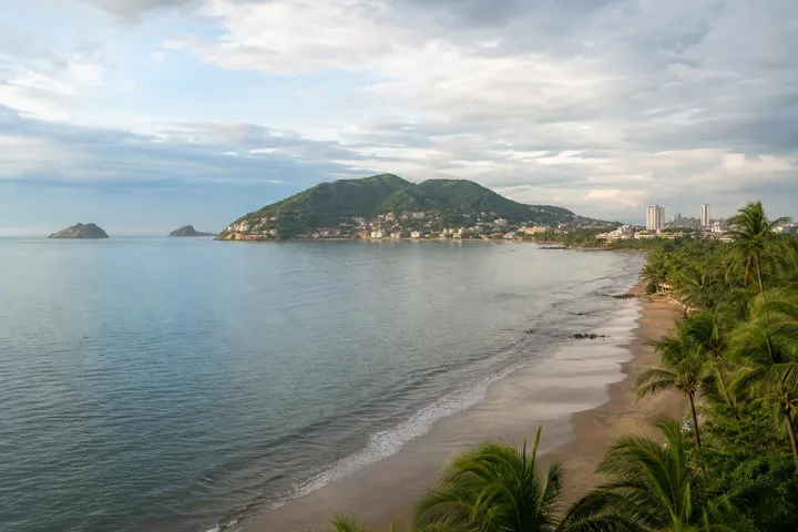 Manzanillo in August: Weather, Beaches & Tips