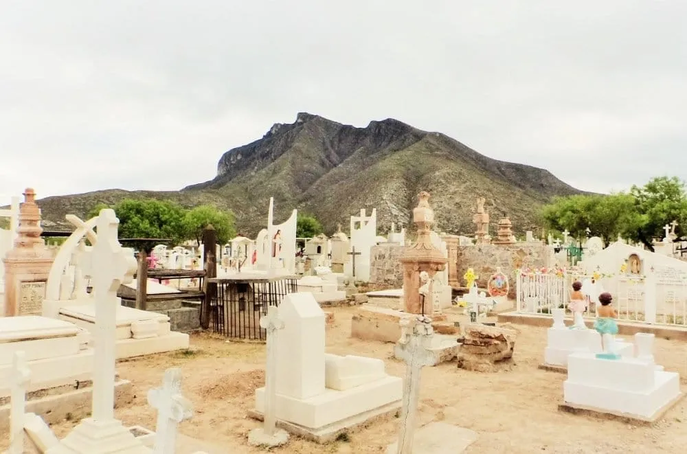 Historic tombs and desert hills in Mapimí cemetery