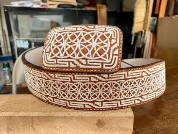Piteado leather belt embroidered with agave fiber