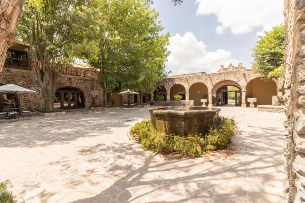 Hacienda El Salitre arches and gardens for Querétaro weddings