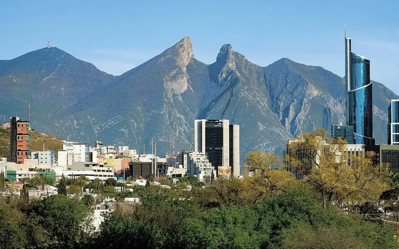 Monterrey skyline and Cerro de la Silla in March with dry spring weather and city trip planning