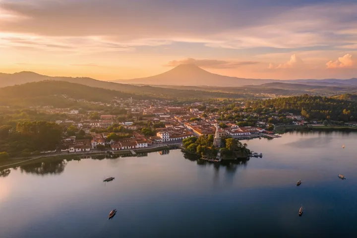 Pátzcuaro in September: Weather, El Grito & Tips