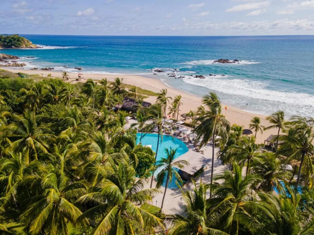 Bacocho beachfront villas beside a wide Pacific shoreline