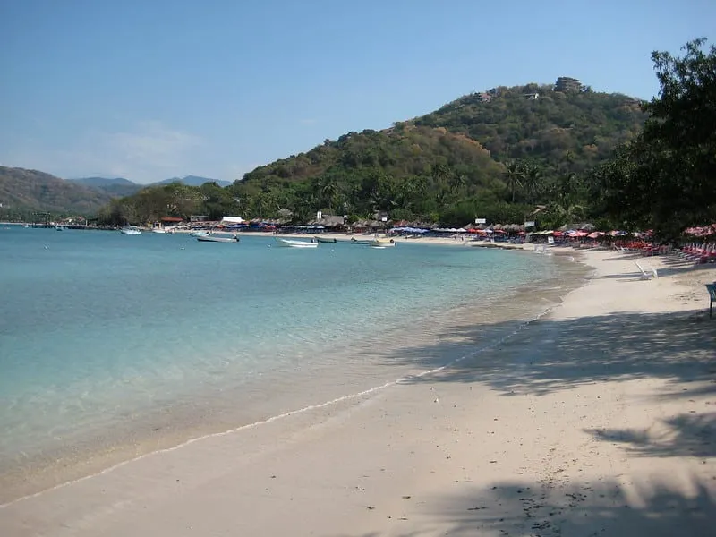 Ixtapa-Zihuatanejo beach day in April with warm Pacific water, boat access, and dry-season sun