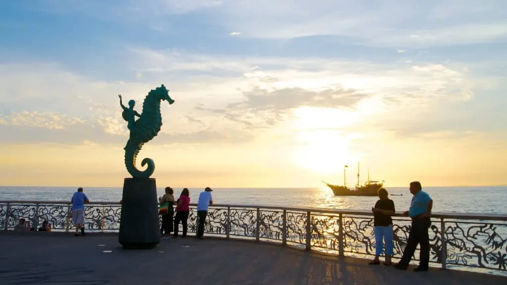 Caballito de Mar seahorse sculpture welcoming visitors on the Malecon