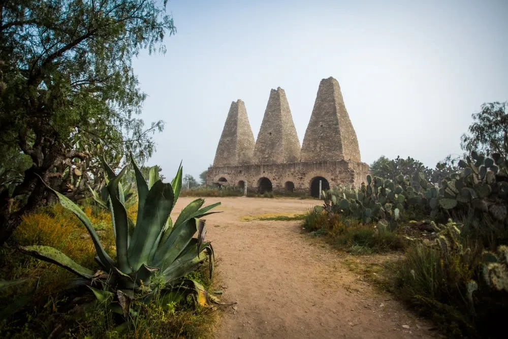 Semi-desert streets and old mine buildings in Mineral de Pozos