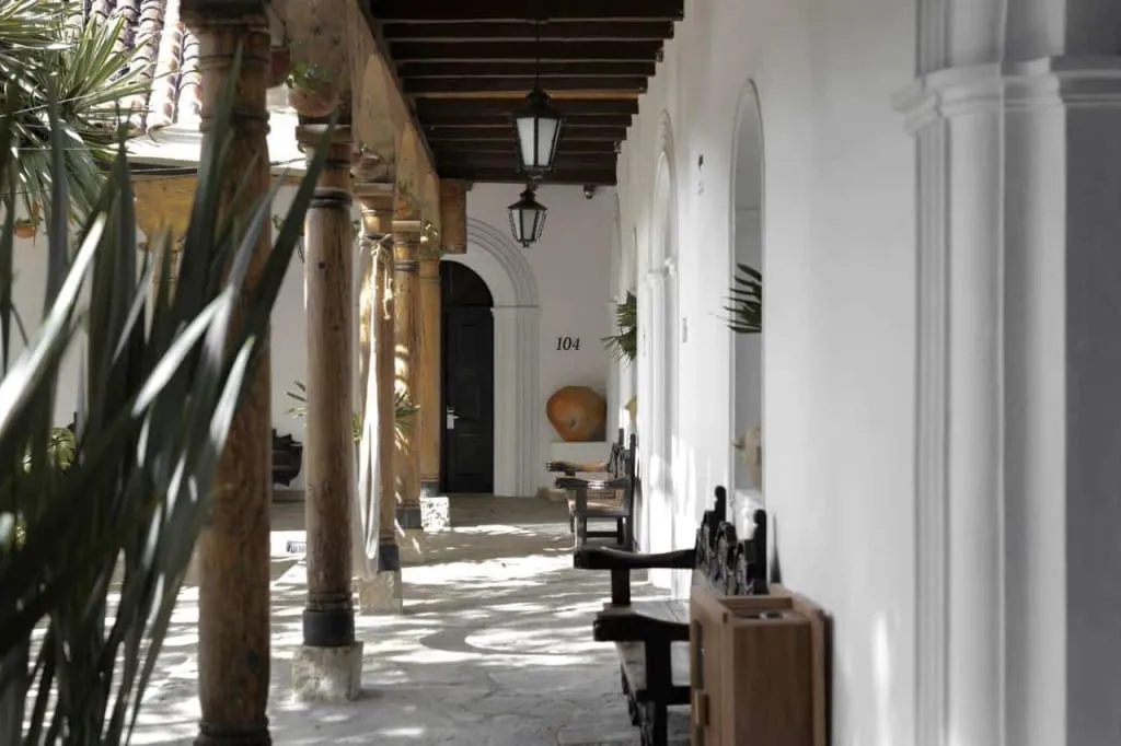 Reception tables set inside a leafy San Cristobal wedding venue
