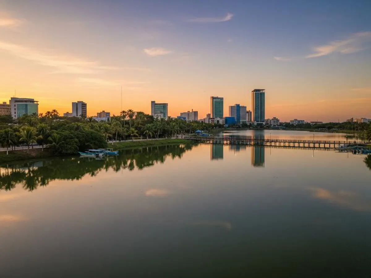 Laguna del Carpintero in Tampico in April with palms, sunset paths, lagoon scenery, and relaxed Gulf Coast pacing