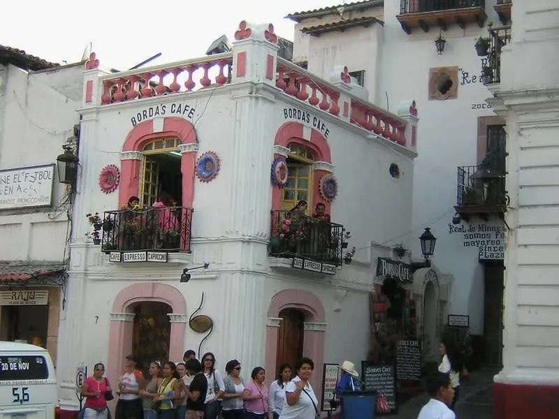 Central Taxco hotel planning near Plaza Borda for September rain and El Grito