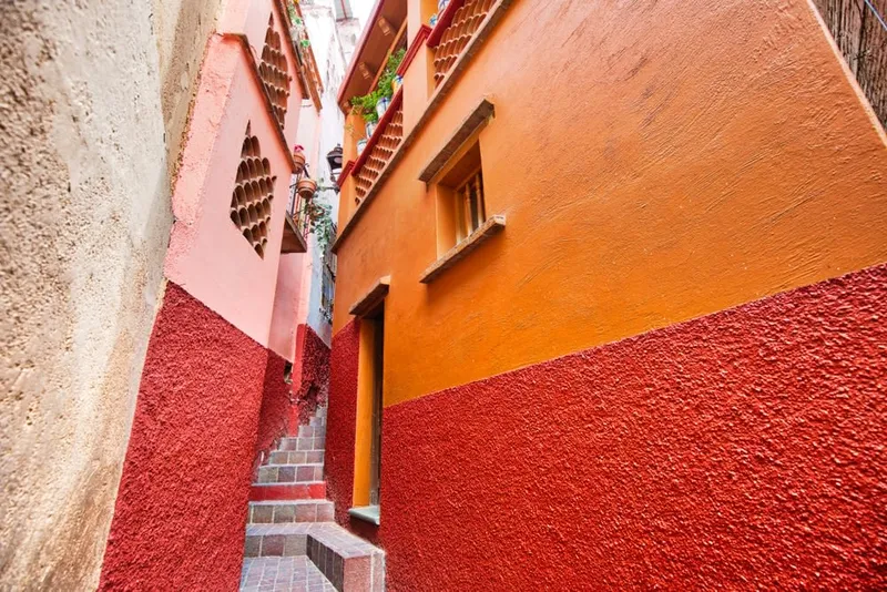 Callejón del Beso (Alley of the Kiss) in Guanajuato, two balconies just 68 centimeters apart on a narrow cobblestone alley