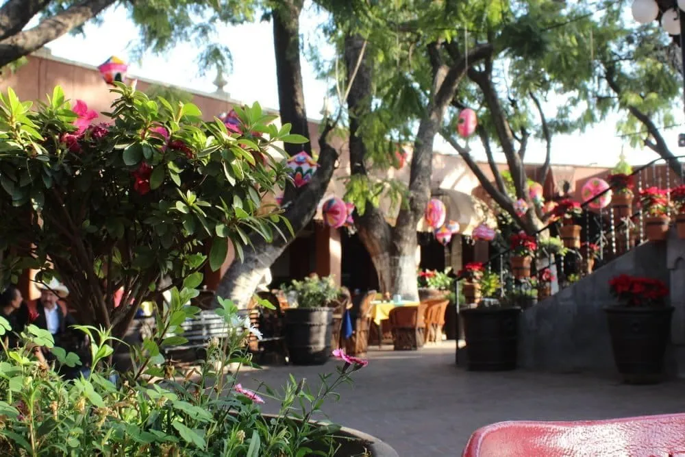 El Parian in Tlaquepaque during a warm May evening with mariachi and food