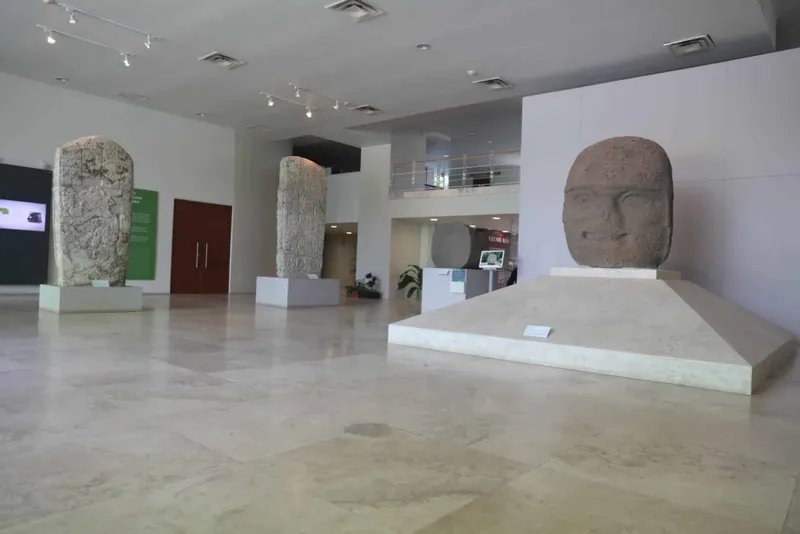 Museum room in Villahermosa with indoor rainy-season planning