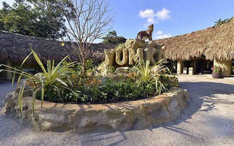 Yumka park entrance near Villahermosa in June with tropical plants and rainy-season planning
