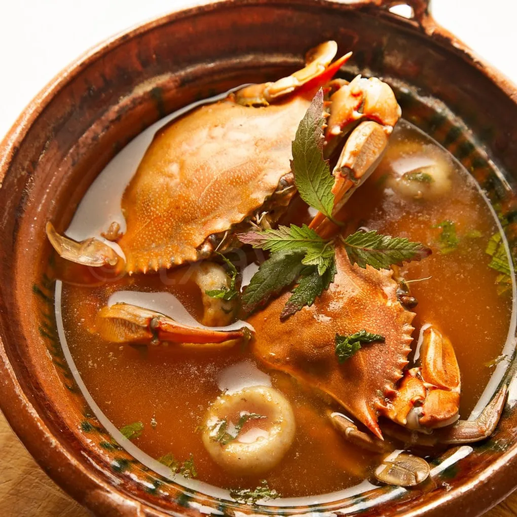 Chilpachole de Jaiba: A Crab Soup Extravaganza!