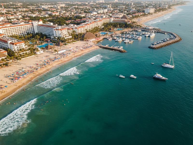 Mexico tourism statistics graphic showing visitor totals and advisory figures